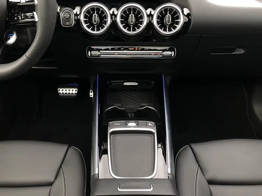 Mercedes-Benz GLA 35 AMG 4MATIC MBUX Burmester Night - foto 14