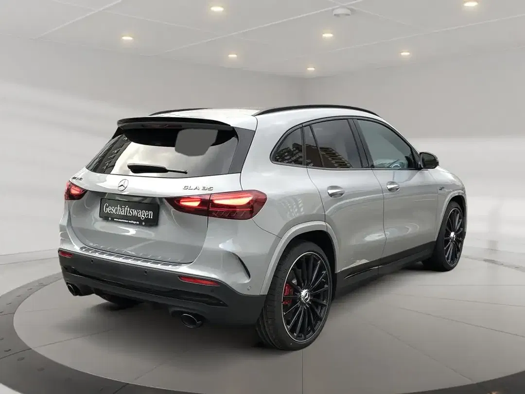 Mercedes-Benz GLA 35 AMG 4MATIC MBUX Burmester Night - foto 2