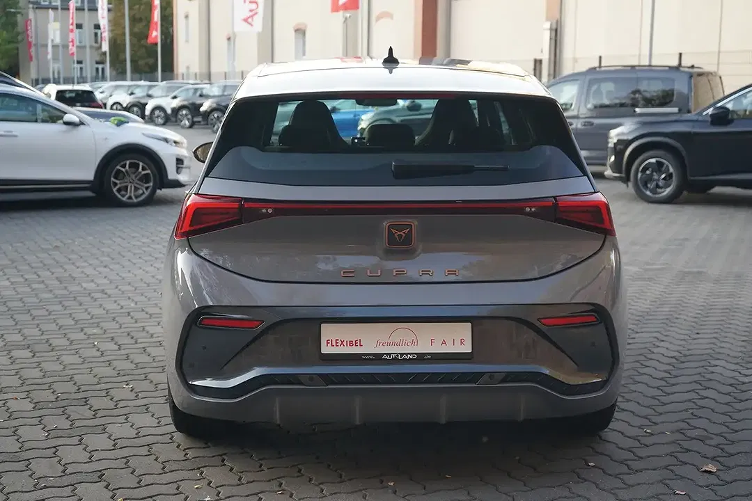 CUPRA Born - Thumbnail 3