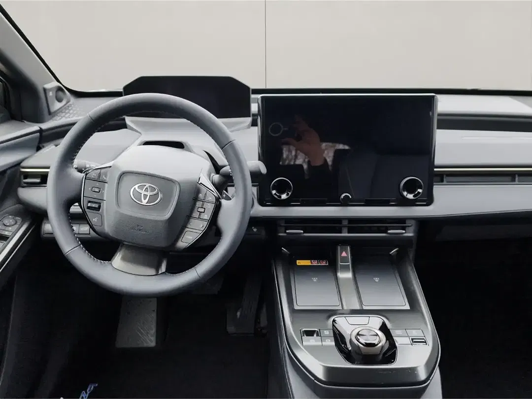 Toyota bZ4X 4x4 Lounge - Thumbnail 12