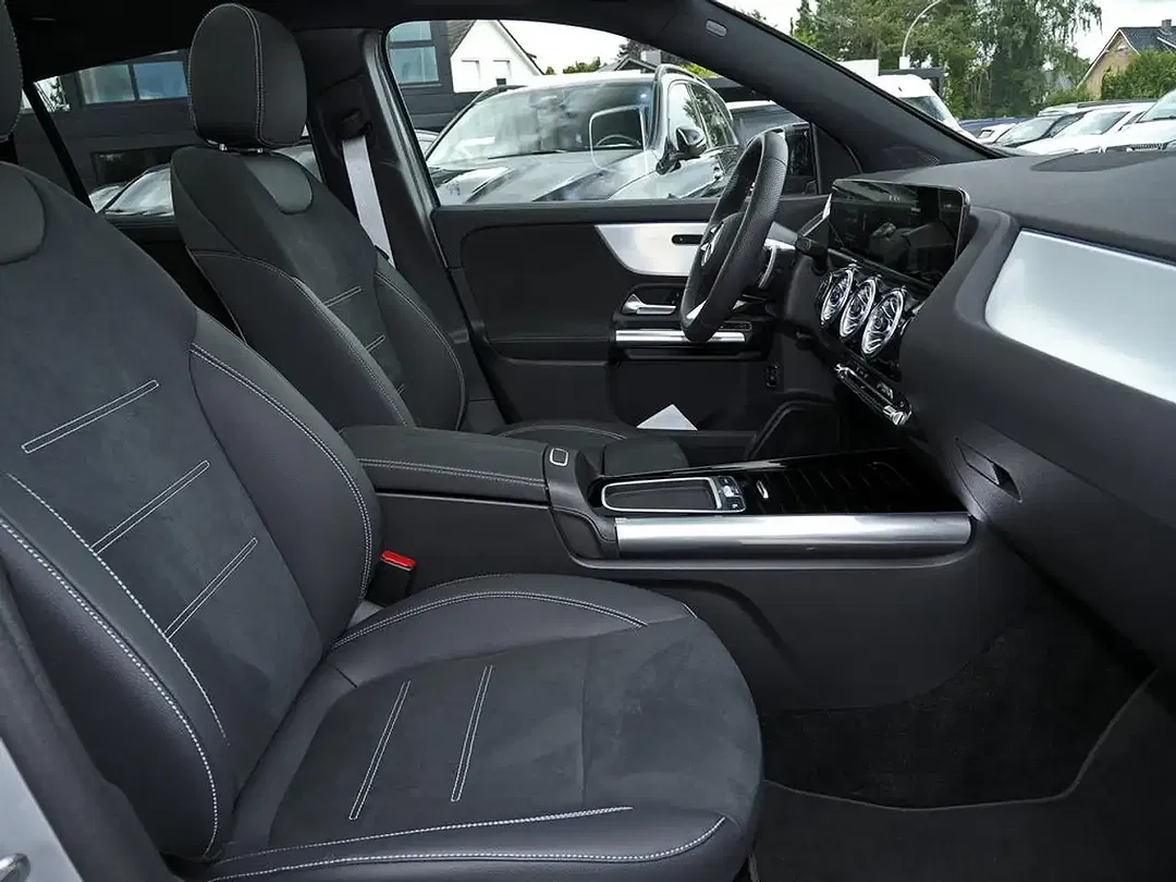 Mercedes-Benz GLA 200 AMG MBUX Night - Thumbnail 13