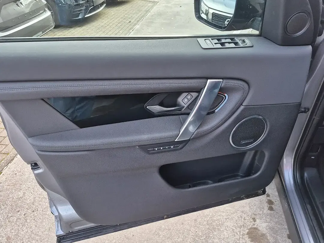 Land Rover Discovery 4x4 Sport SE - Thumbnail 16