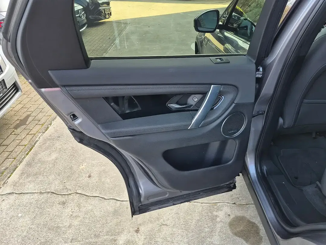 Land Rover Discovery 4x4 Sport SE - Thumbnail 17