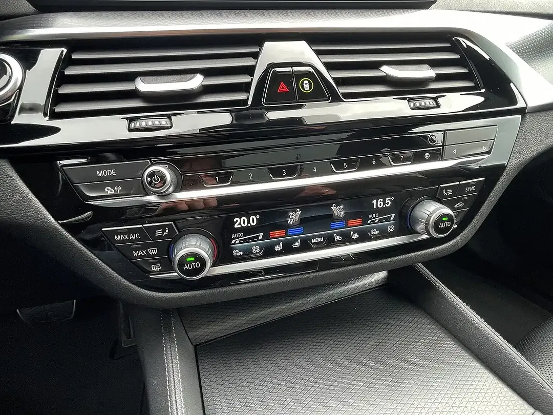 BMW 520 M Sport - Thumbnail 17