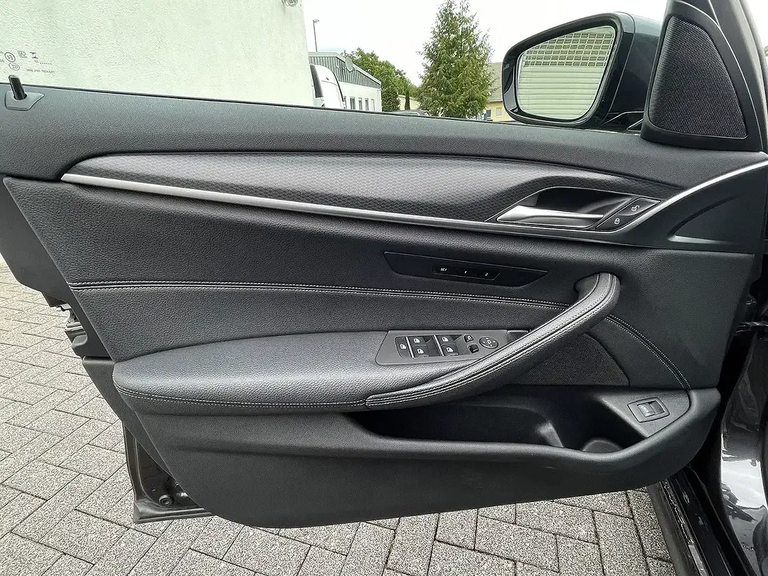 BMW 520 M Sport - Thumbnail 23