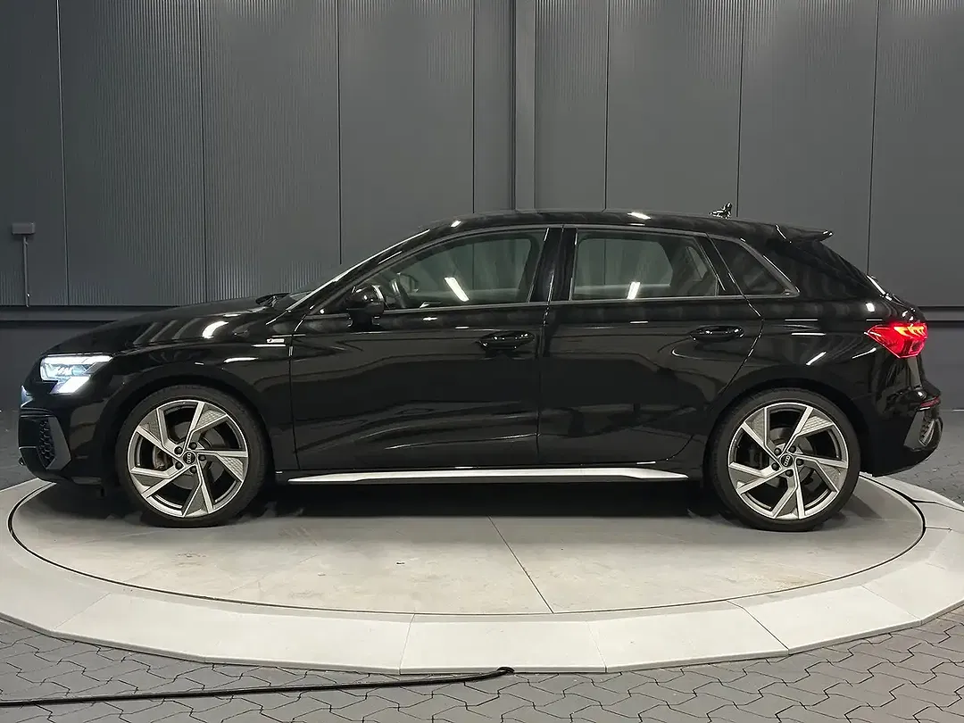 Audi A3 40 TDI quattro Matrix LED Sportback S line - Thumbnail 3