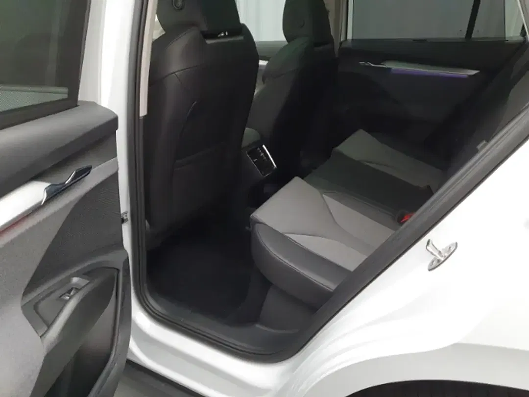Skoda Enyaq 80 Loft - Thumbnail 9