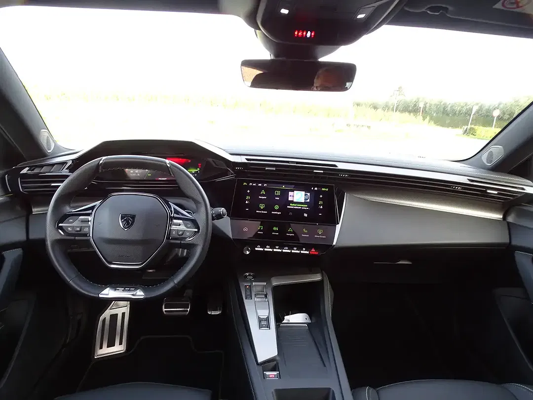Peugeot 308 PureTech GT - Thumbnail 13