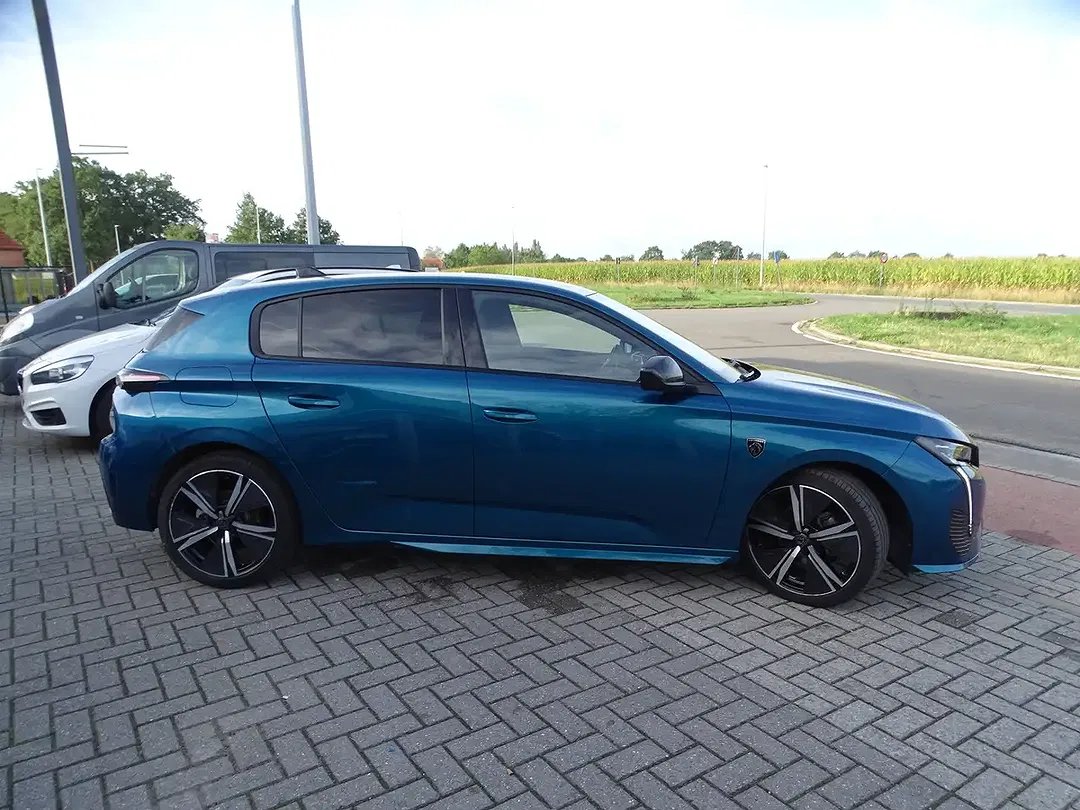 Peugeot 308 PureTech GT - Thumbnail 3