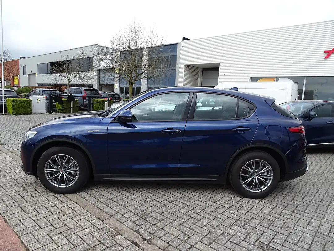 Alfa Romeo Stelvio 2.0 4x4 Super - Thumbnail 5