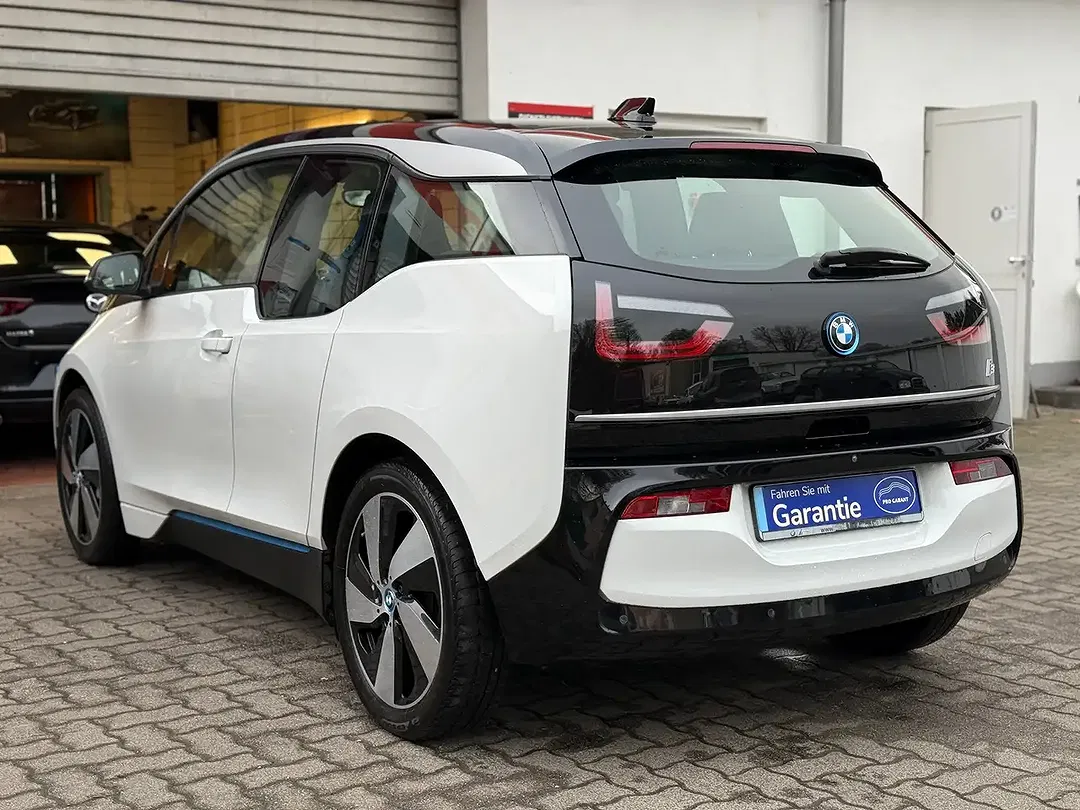 BMW i3 Electric - Thumbnail 3