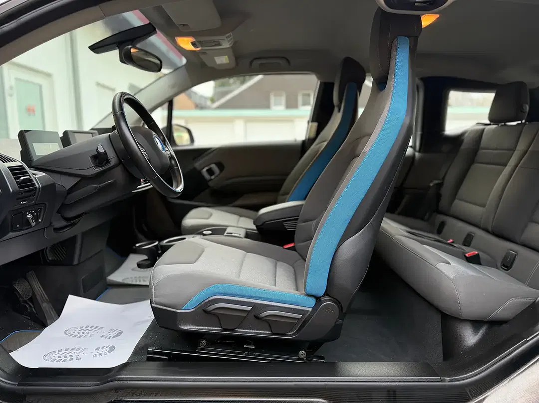 BMW i3 Electric - Thumbnail 5