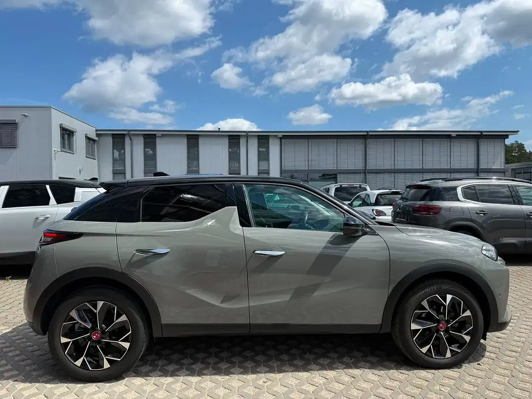 DS Automobiles DS 3 - Thumbnail 4
