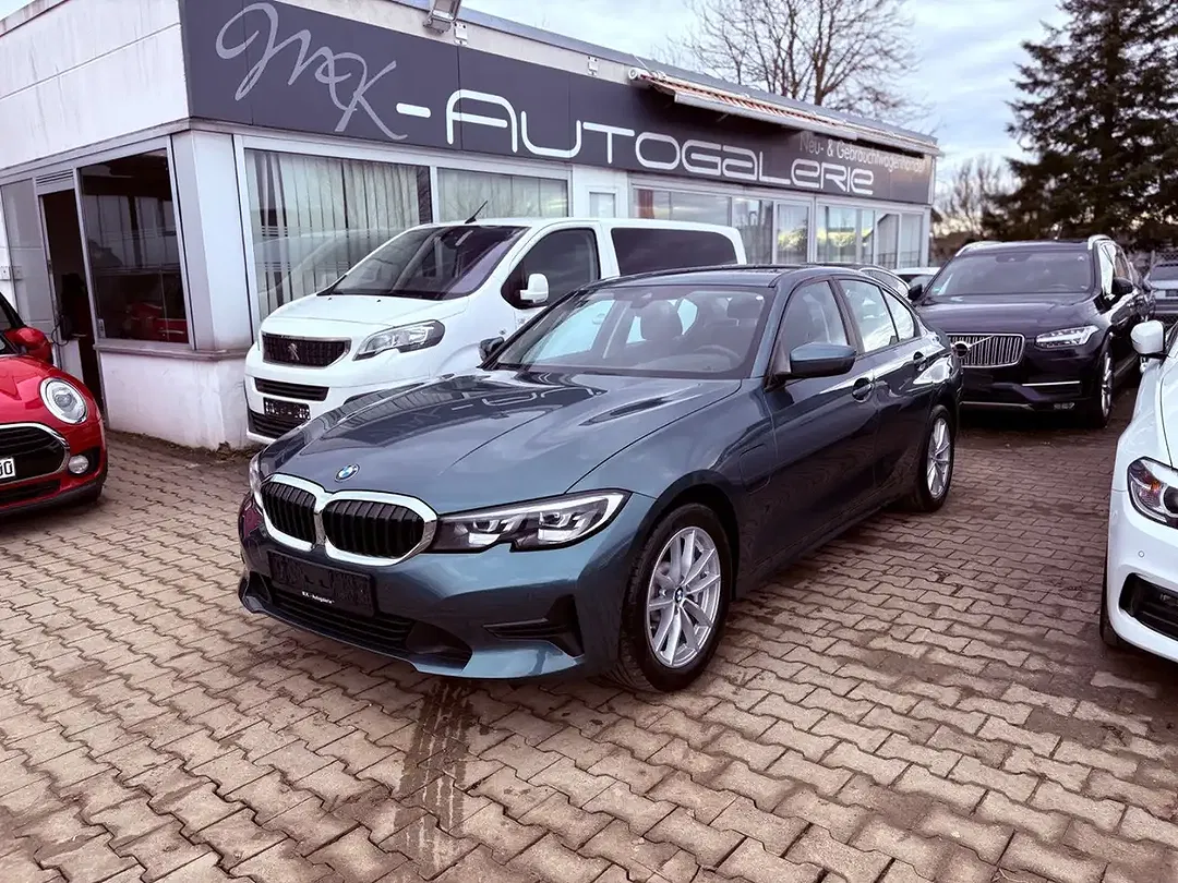 BMW 330 - foto 1