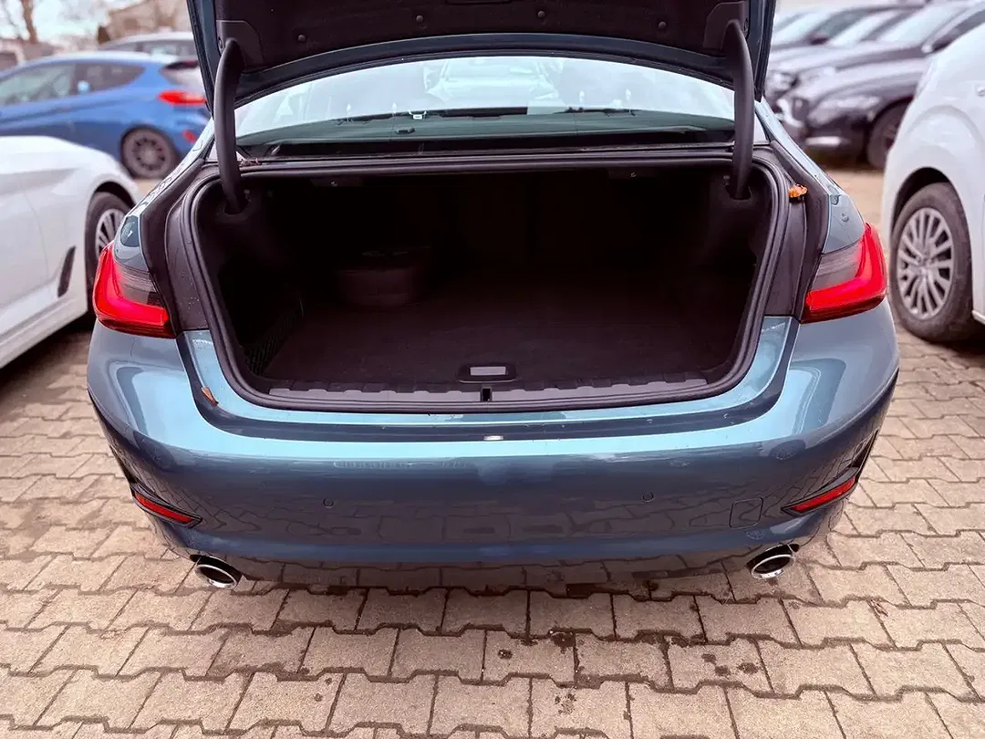 BMW 330 - Thumbnail 11