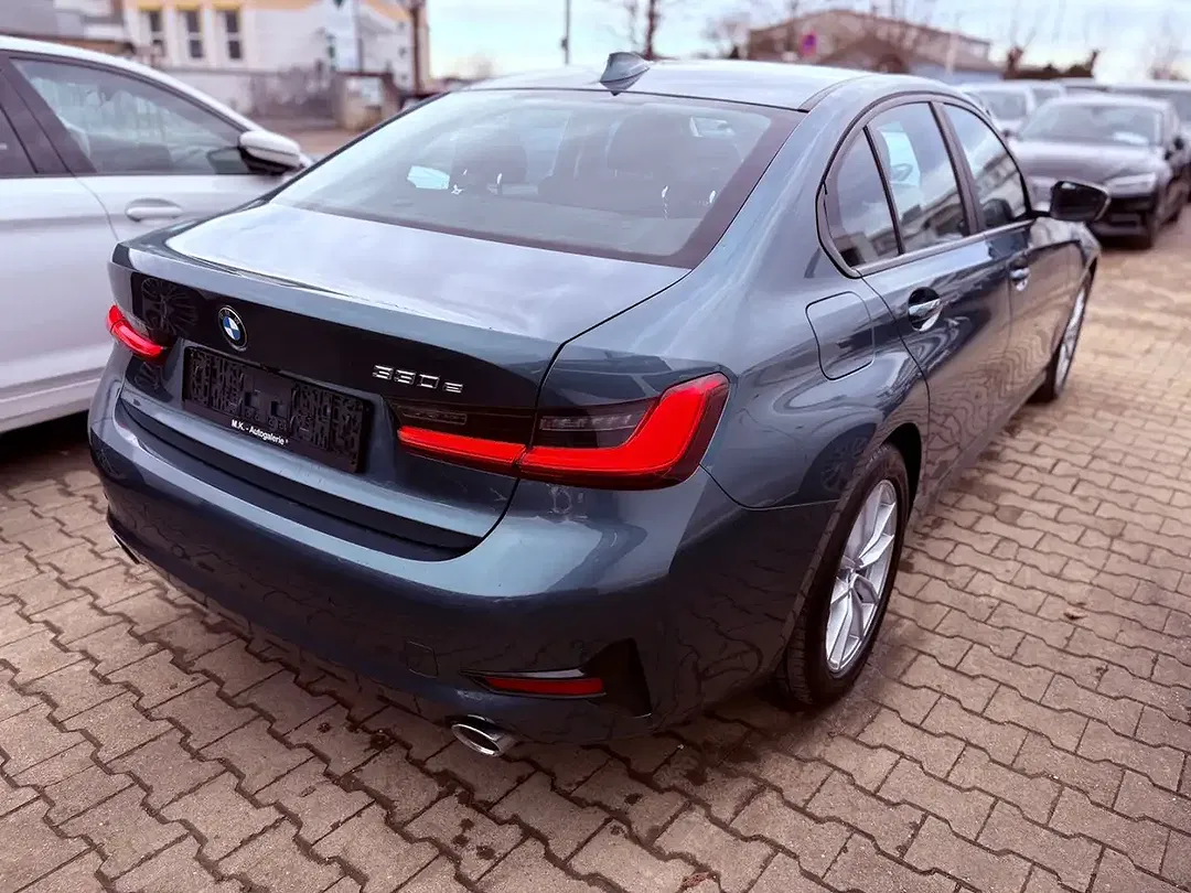 BMW 330 - Thumbnail 3