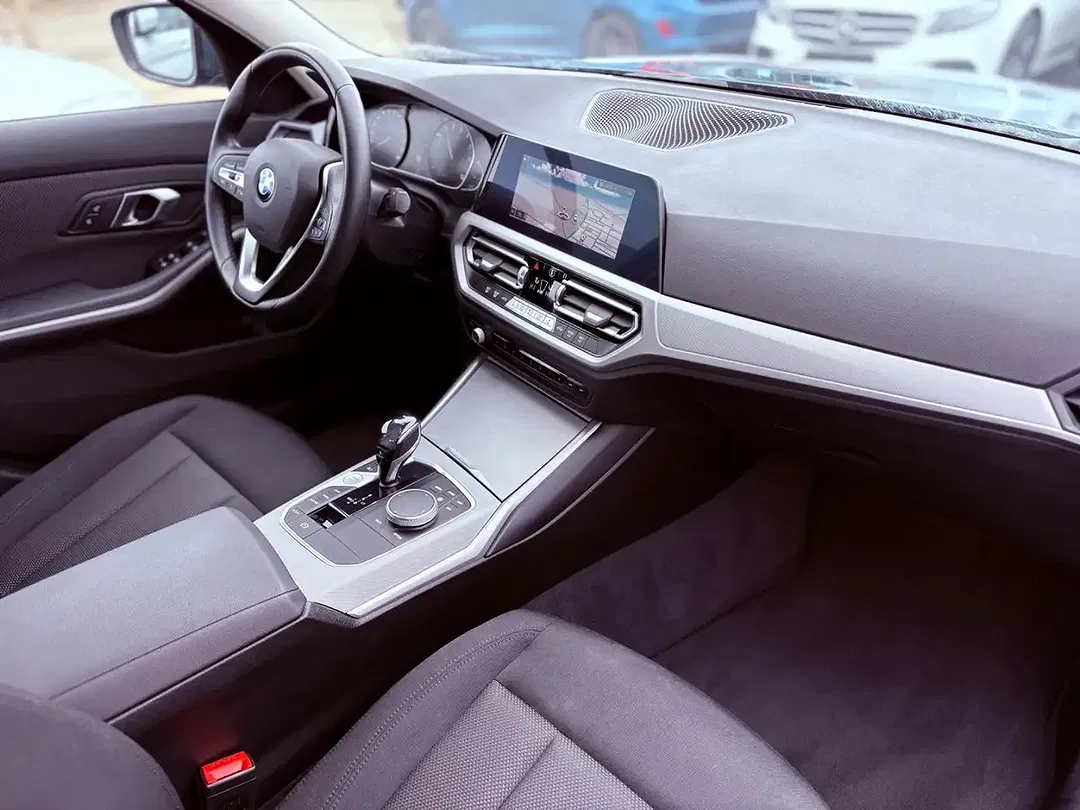 BMW 330 - Thumbnail 6