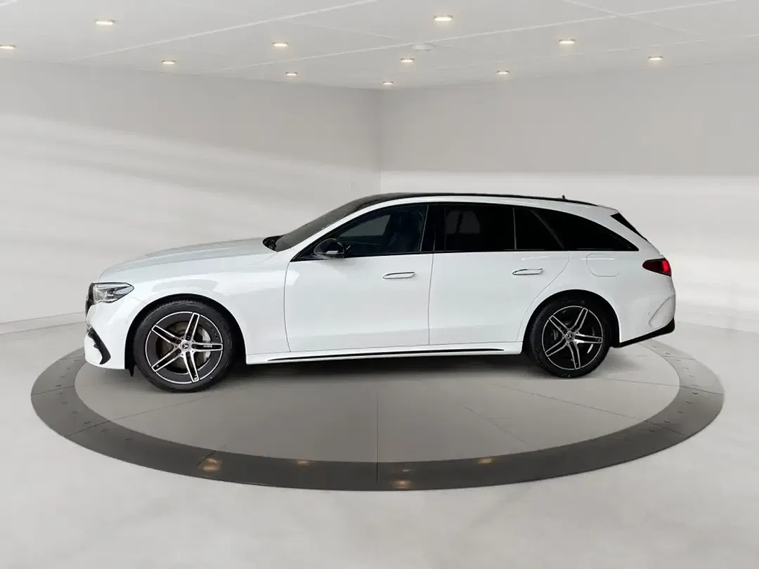 Mercedes-Benz E 300 4MATIC AMG - Thumbnail 3