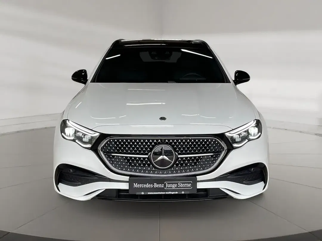 Mercedes-Benz E 300 4MATIC AMG - Thumbnail 5