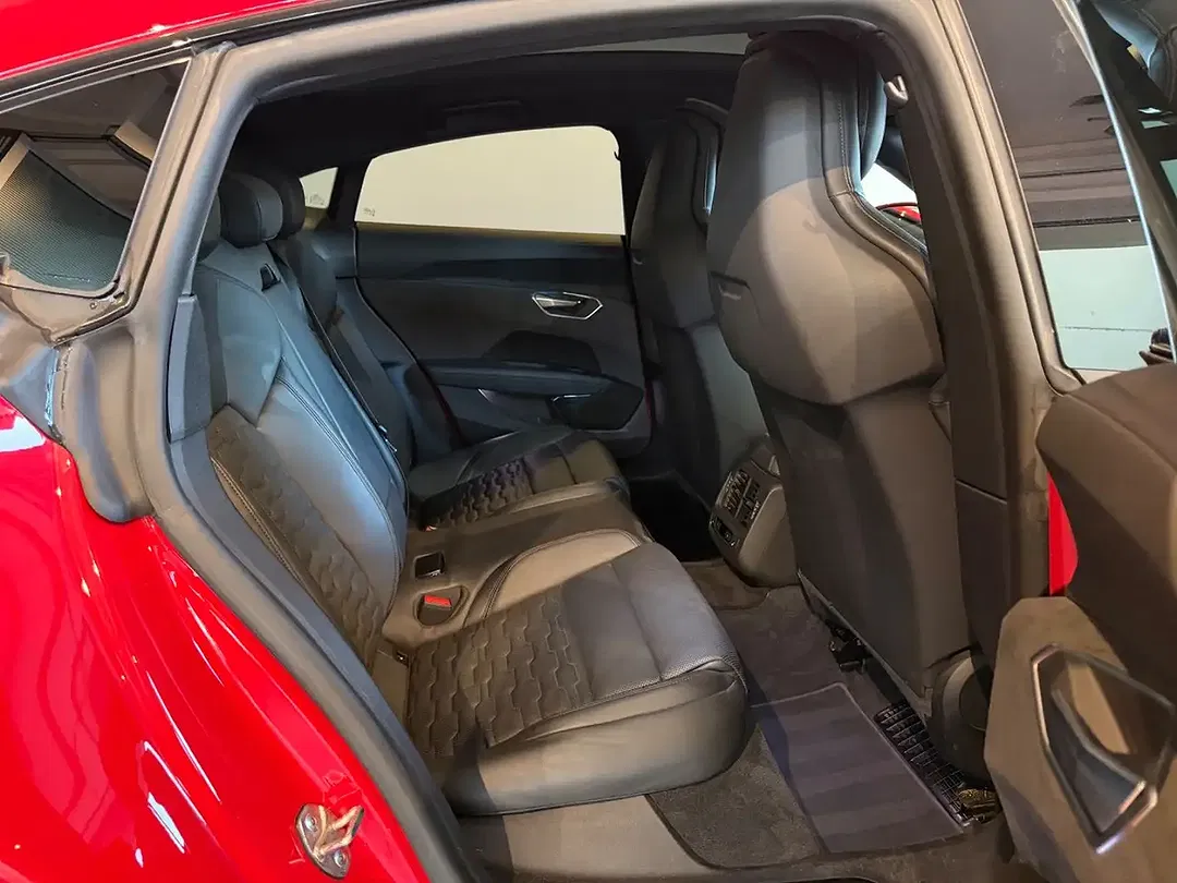 Audi e-tron GT - foto 8