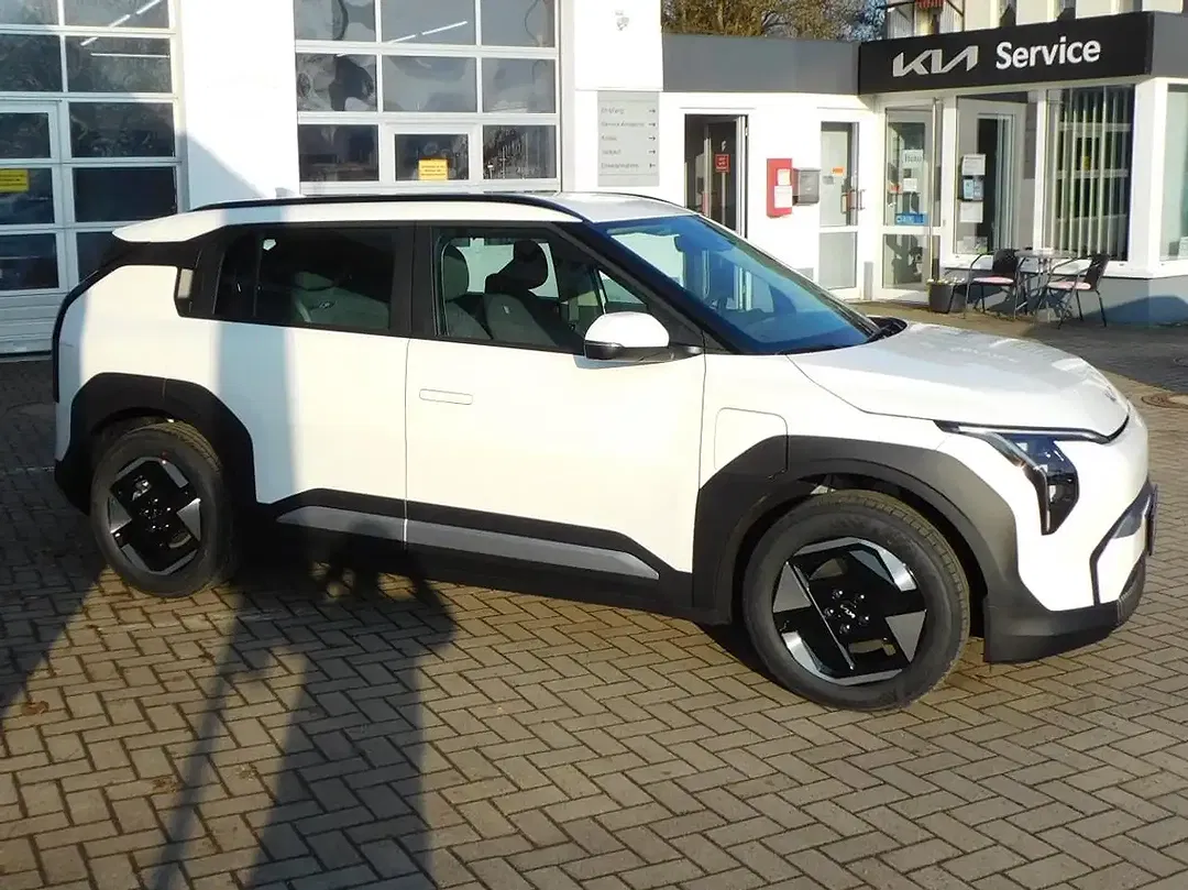 Kia EV3 Air - Thumbnail 4