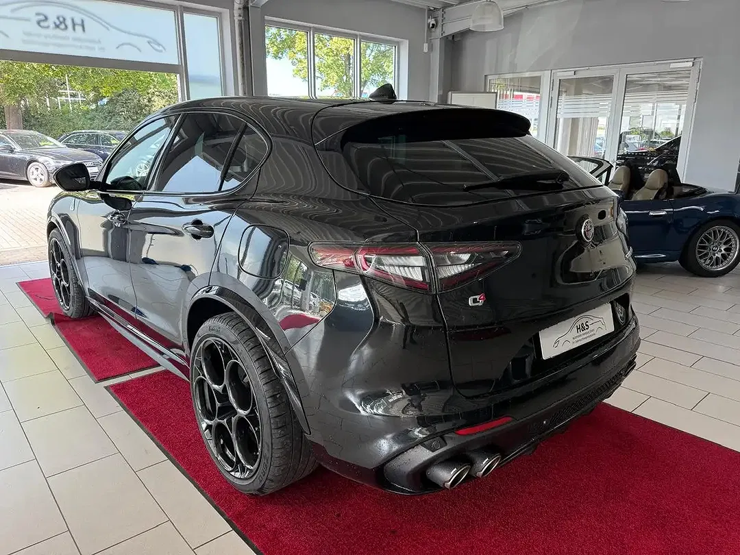 Alfa Romeo Stelvio Q4 Quadrifoglio - foto 2