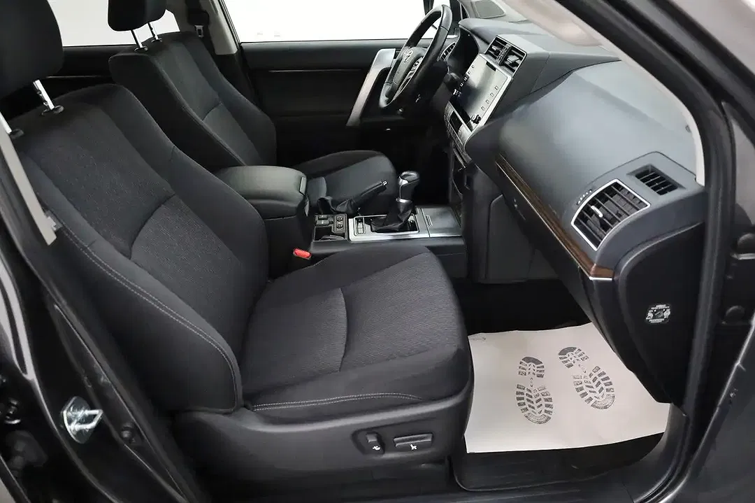 Toyota Land Cruiser Comfort - Thumbnail 6