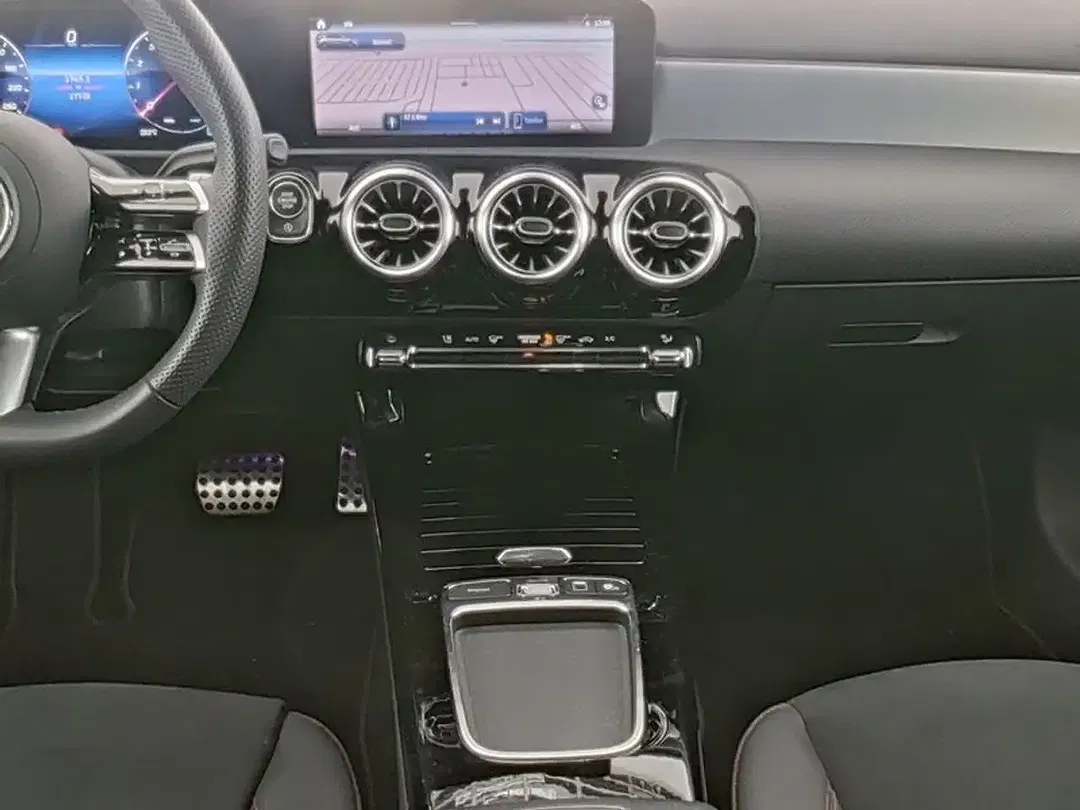 Mercedes-Benz A 180 AMG - Thumbnail 7