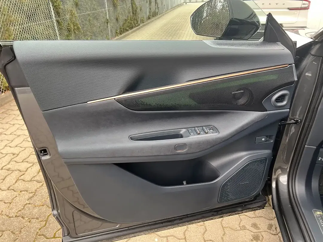 Lynk & Co 08 - Thumbnail 11