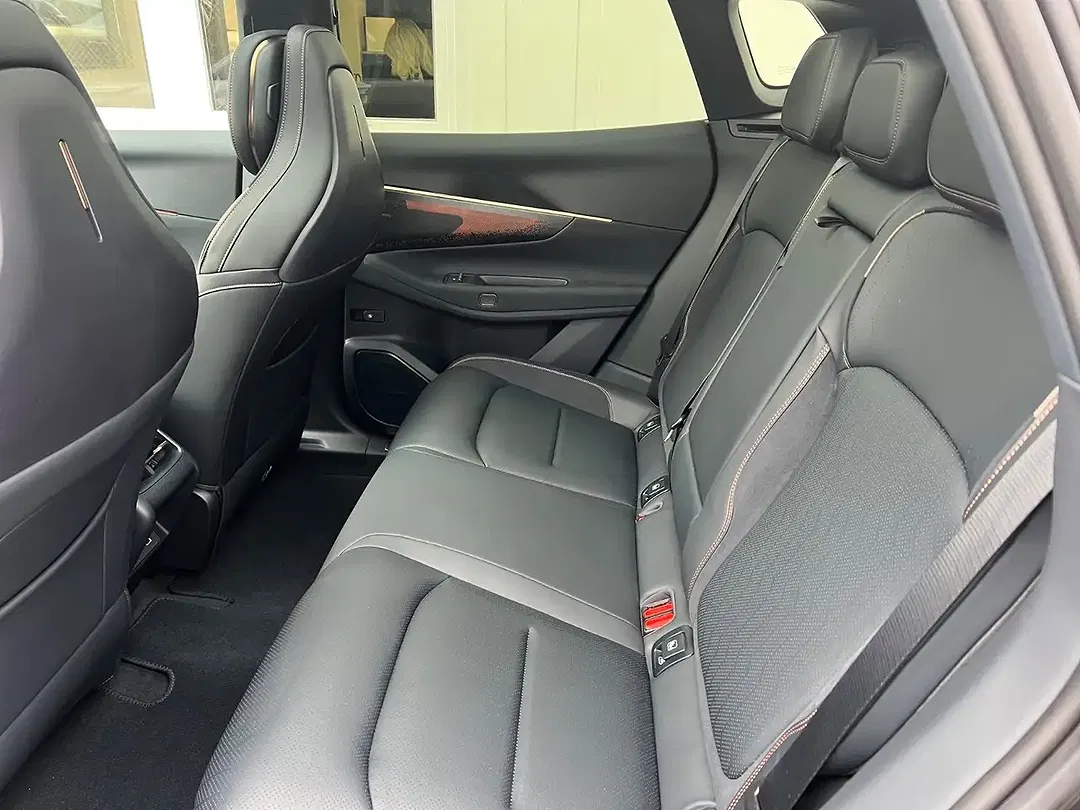 Lynk & Co 08 - Thumbnail 12