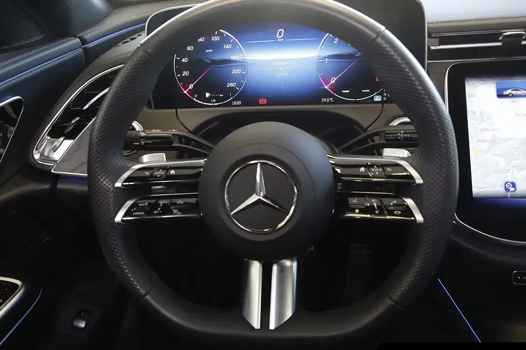 Mercedes-Benz E 220 AMG - Thumbnail 13