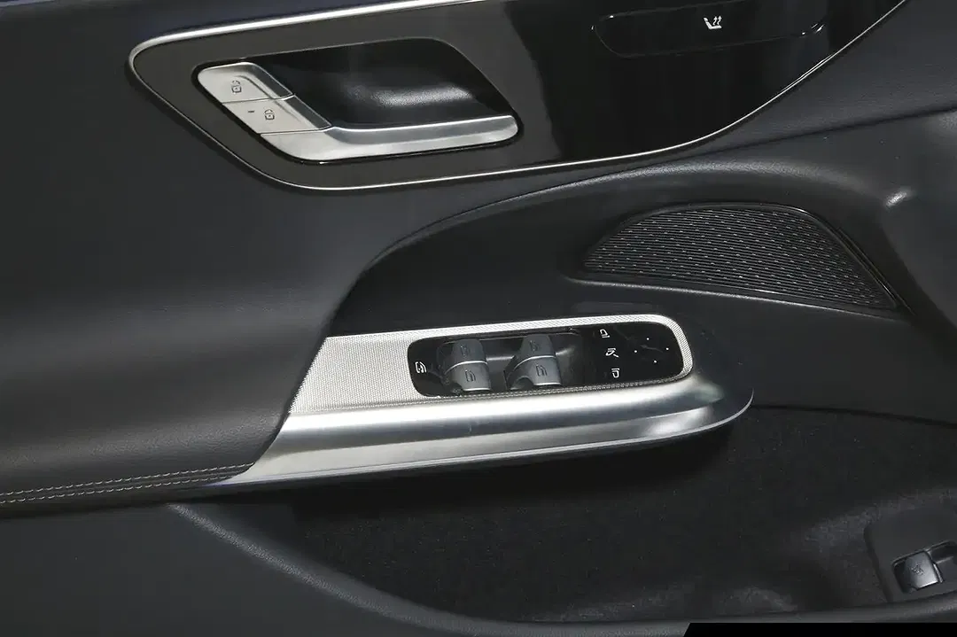 Mercedes-Benz E 220 AMG - Thumbnail 14