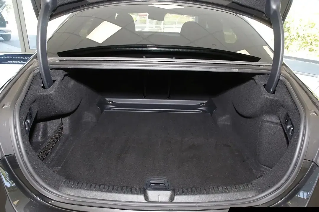 Mercedes-Benz E 220 AMG - Thumbnail 15