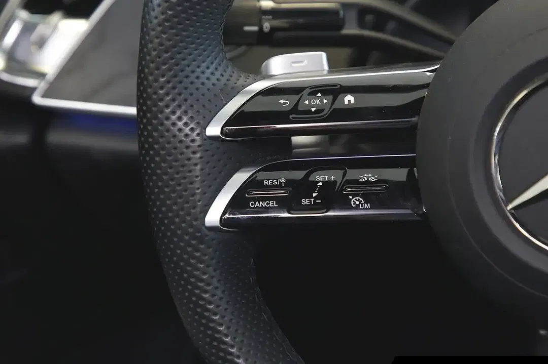 Mercedes-Benz E 220 AMG - Thumbnail 16