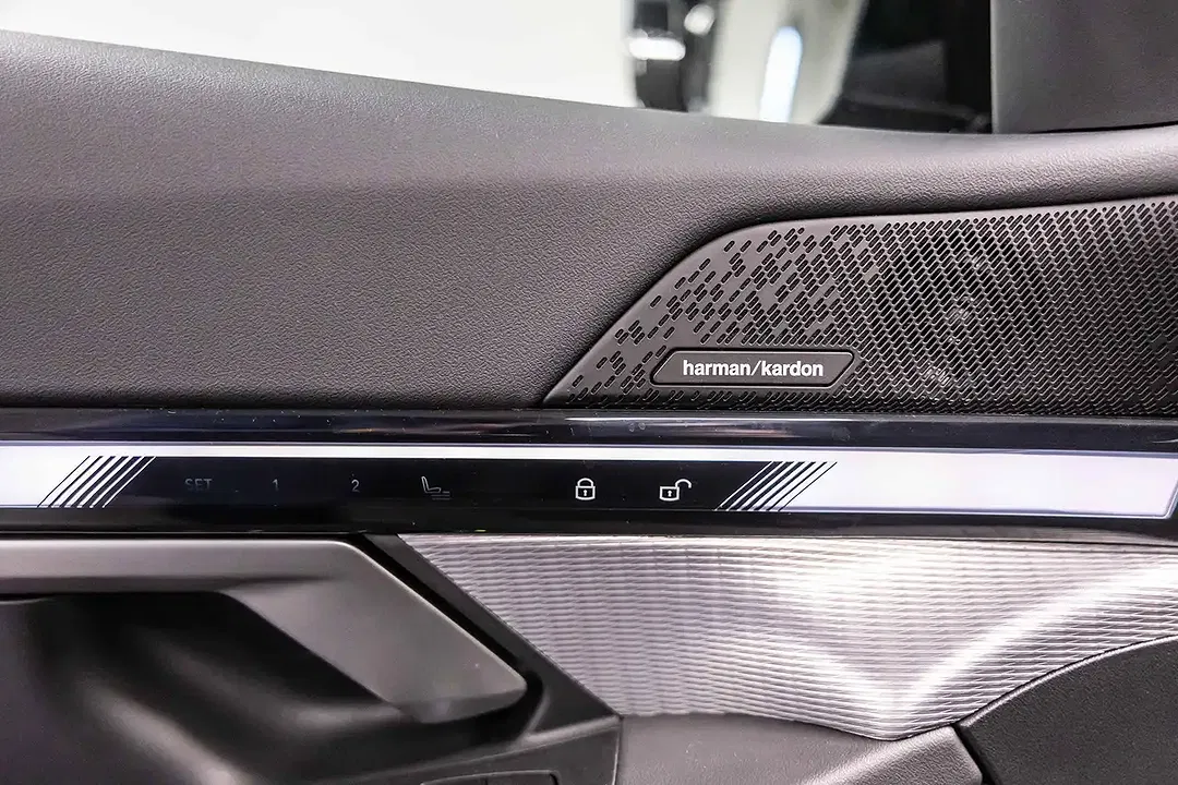 BMW i5 eDrive Touring M Sport - Thumbnail 11