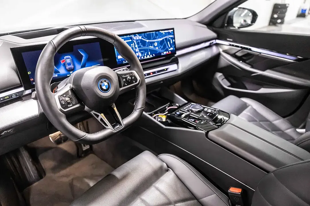 BMW i5 eDrive Touring M Sport - Thumbnail 6