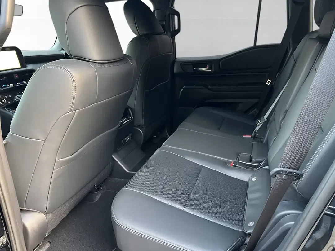 Toyota Land Cruiser 2.8 Hybrid Executive - Thumbnail 9