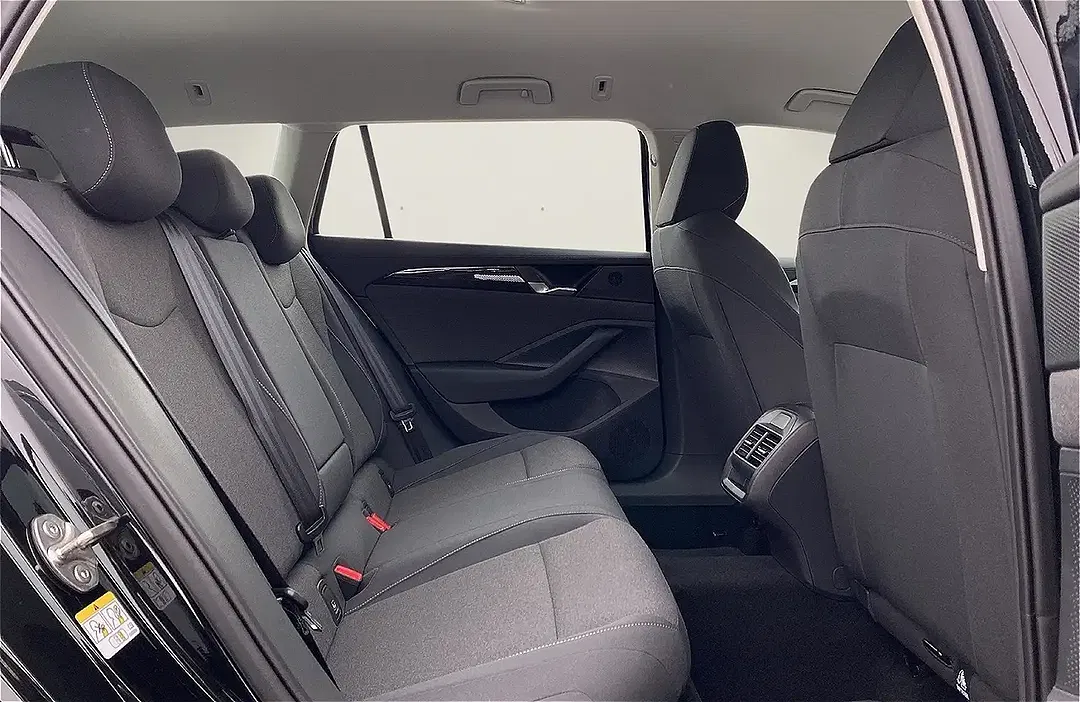 Volkswagen Passat Variant 1.5 eTSI DSG - Thumbnail 10