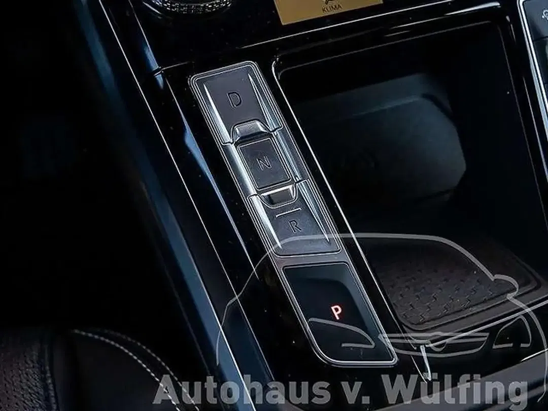 Jaguar I-Pace SE - Thumbnail 23