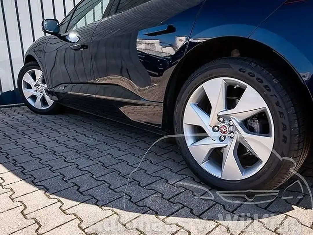 Jaguar I-Pace SE - Thumbnail 8