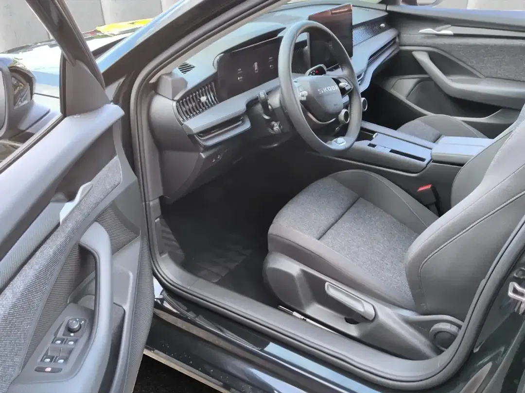 Skoda Superb TDI DSG Combi Essence - Thumbnail 4