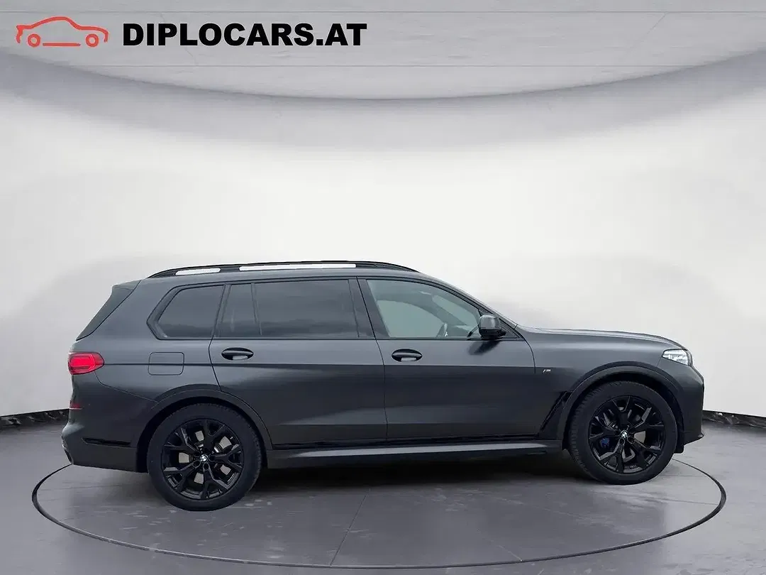 BMW X7 M M50 - Thumbnail 4