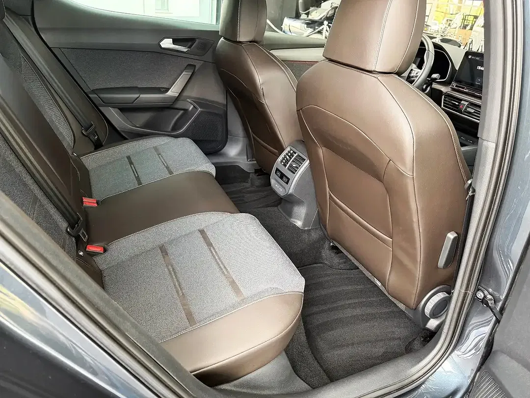 SEAT Leon 1.4 PHEV DSG Xcellence - Thumbnail 14