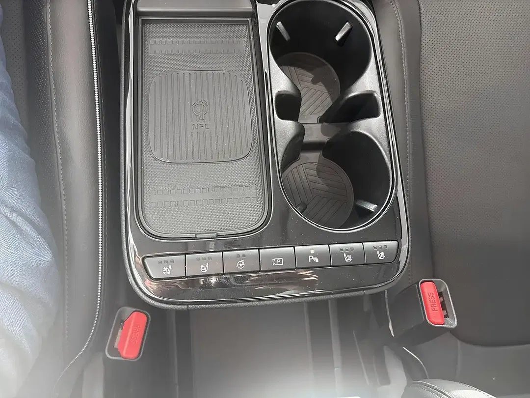 Hyundai IONIQ 5 - Thumbnail 13