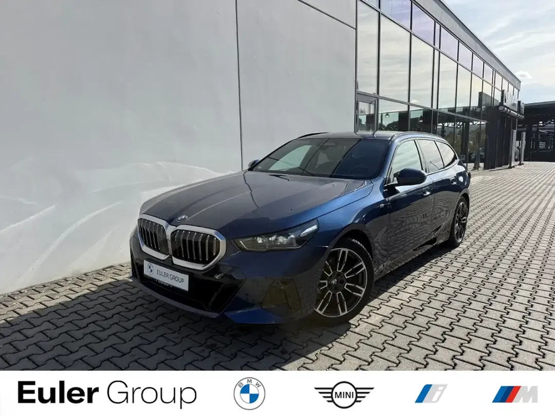 BMW 520 Touring M Sport - Thumbnail 1