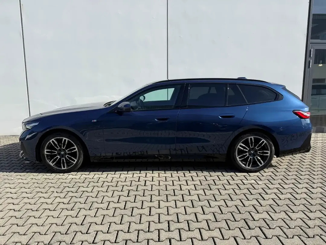 BMW 520 Touring M Sport - Thumbnail 3
