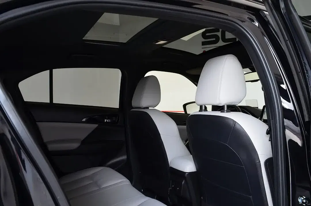 Mitsubishi Eclipse Cross Hybrid 4WD Top - Thumbnail 17