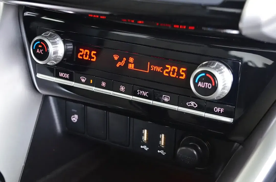 Mitsubishi Eclipse Cross Hybrid 4WD Top - Thumbnail 31