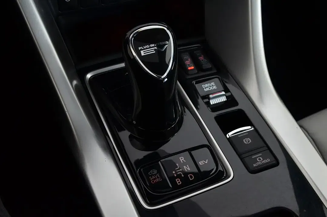 Mitsubishi Eclipse Cross Hybrid 4WD Top - Thumbnail 33