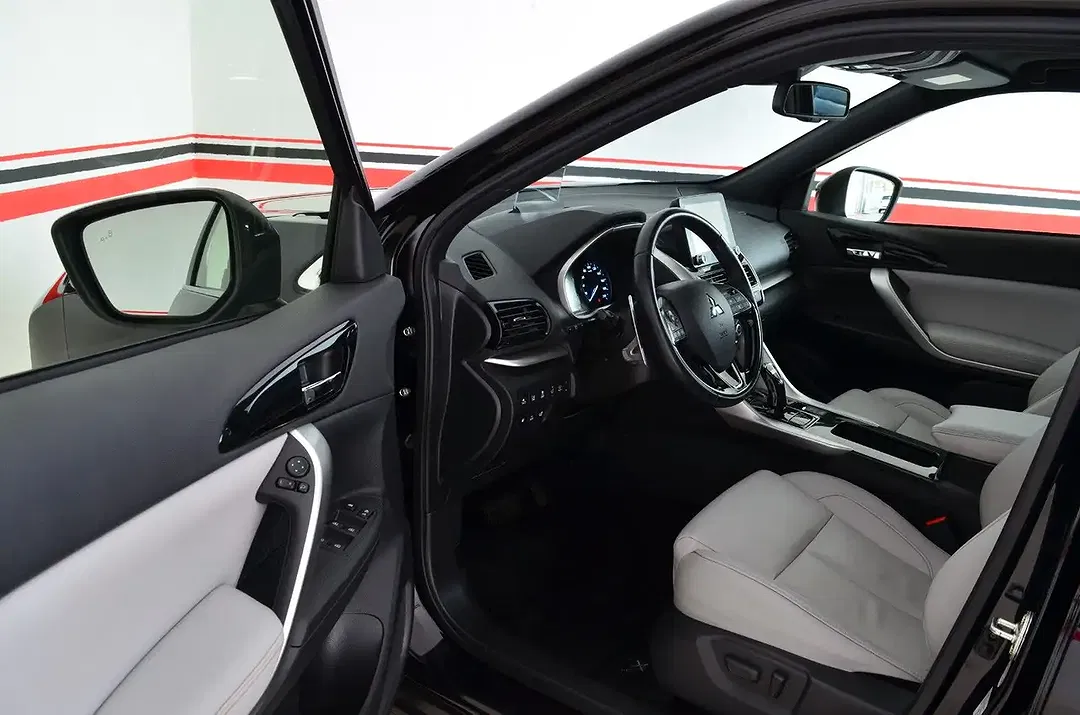 Mitsubishi Eclipse Cross Hybrid 4WD Top - Thumbnail 4